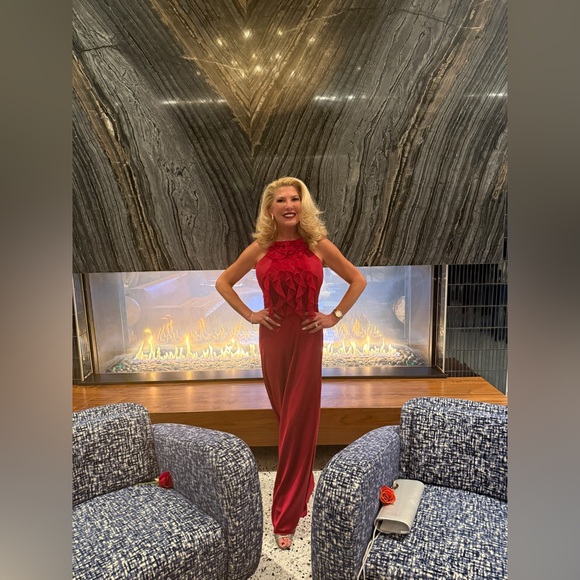 Meet your Posher, Lori - Picture 1 of 4